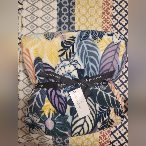 Vera Bradley Other - Vera Bradley Palm Floral Blanket-NWT